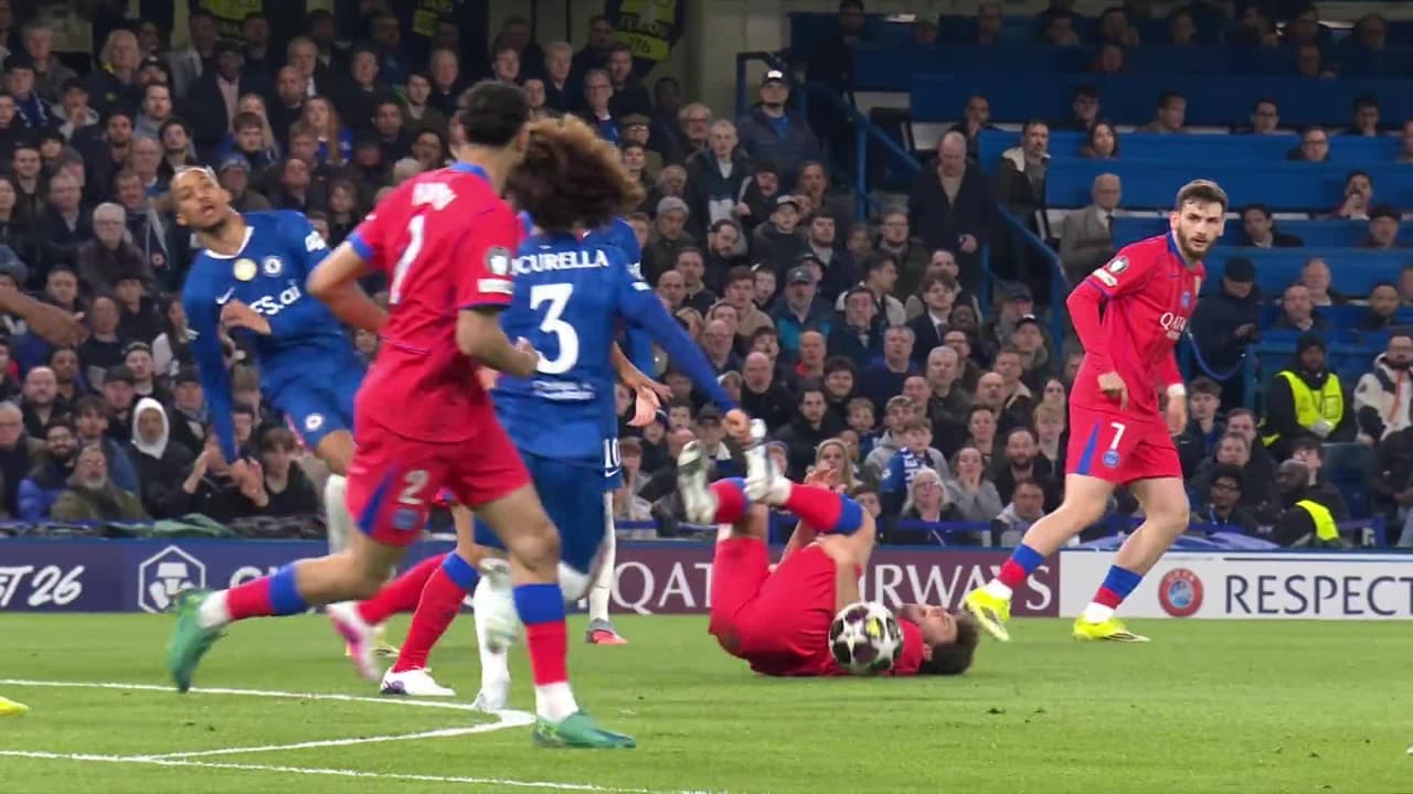 ¡GOL!  anota para Paris Saint-Germain. Khvicha Kvaratskhelia