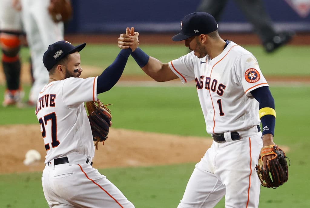 Los de Los Angeles tundieron 15-3 a los de Atlanta y ganan su primer juego de la serie; Houston derrotó a los Rays 4-3 y dejan la serie 3-1.