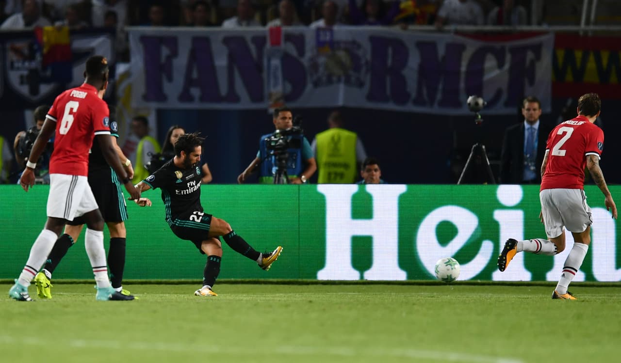 En el segundo tiempo, una combinación entre Bale e Isco (elegido al final como el 'Jugador Más Valioso') derivó en el 2-0 que ponía al Madrid muy cerca del título.