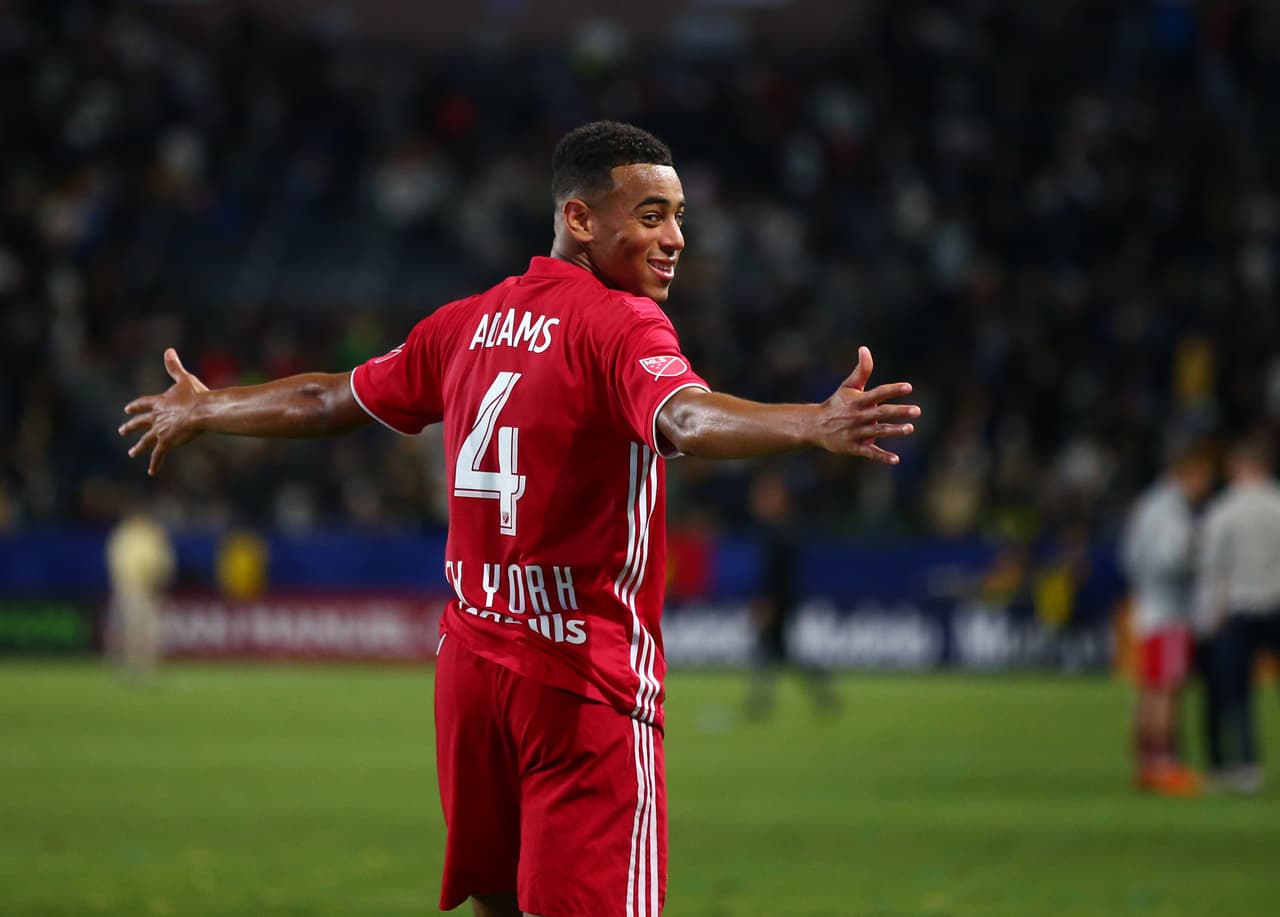 New York Red Bulls está a un punto del superlíder Atlanta tras vencer a Chicago por la mínima – gol conseguido gracias a la presión de Tyler Adams. En el trámite del partido, fue su trabajo en media cancha que destrabó los conductos y abrió las chances para los taurinos.