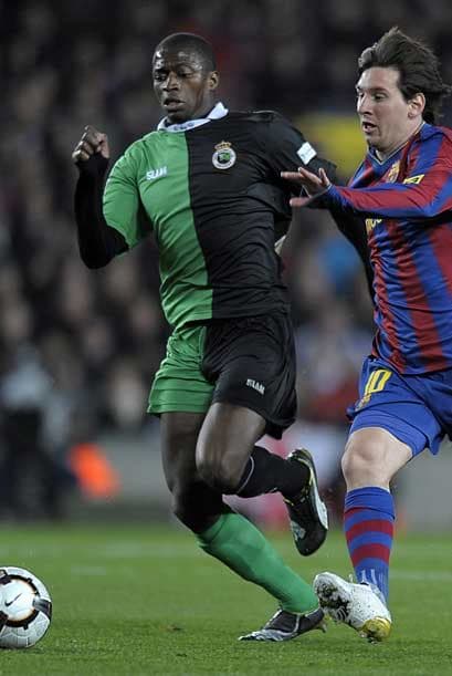 El Barcelona recibió al Racing de Santander buscando recuperarse de su primera derrota en la Liga.