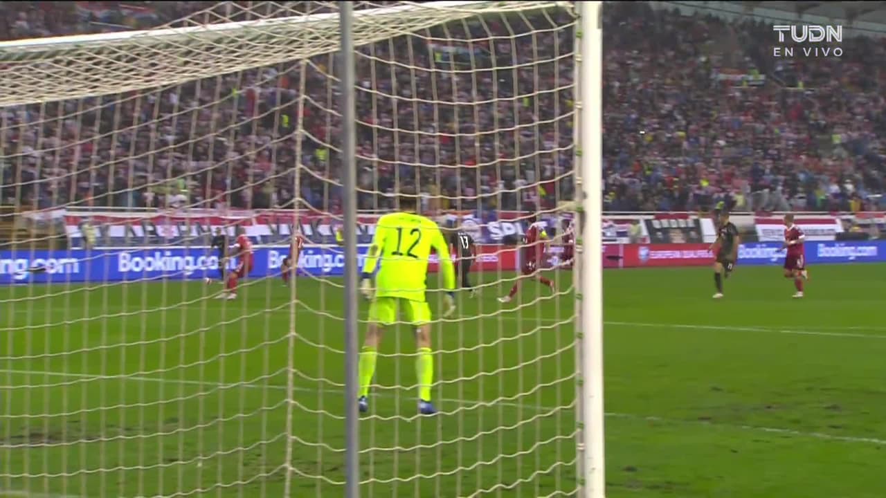 ¡TIRO ATAJADO! disparo por Andrej Kramaric.