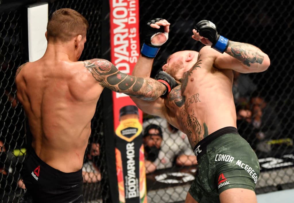 En combate de peso ligero, Conor McGregor cayó a la lona a la mitad del segundo asalto. Dustin Poirier venció al irlandés por TKO.