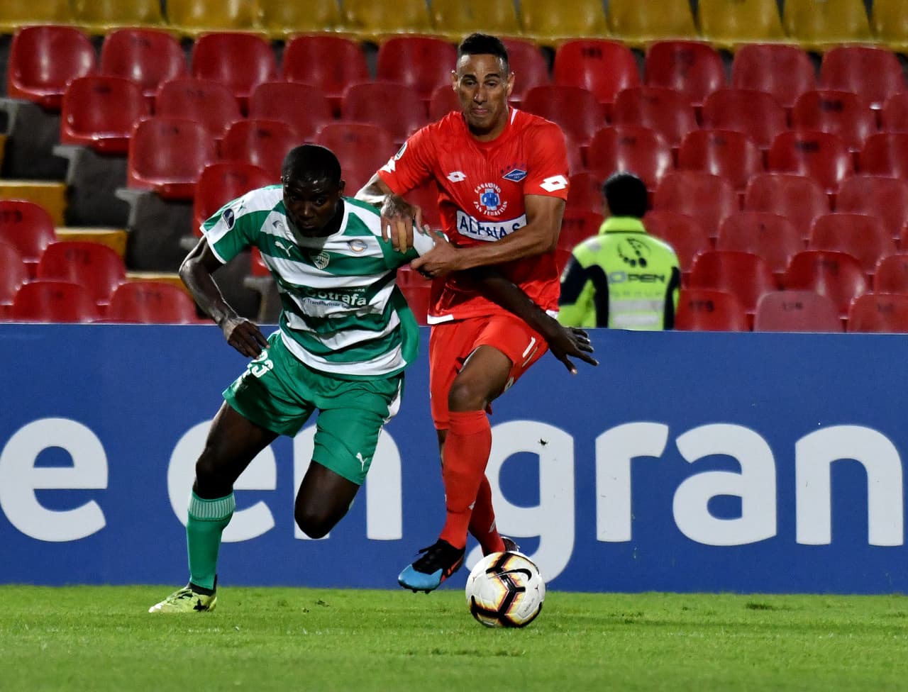 Luego de la igualdad sin goles en la serie, la definición se fue a penaltis y allí Bendrix Parra escribió un capítulo especial por un cobro al estilo Panenka que podría ser uno de los peores en la historia del fútbol.