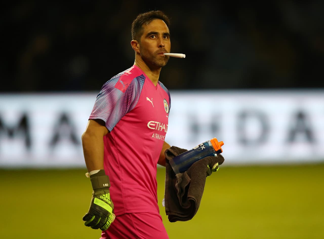 Claudio Bravo antes de la victoria de Manchester City sobre Sheffield.