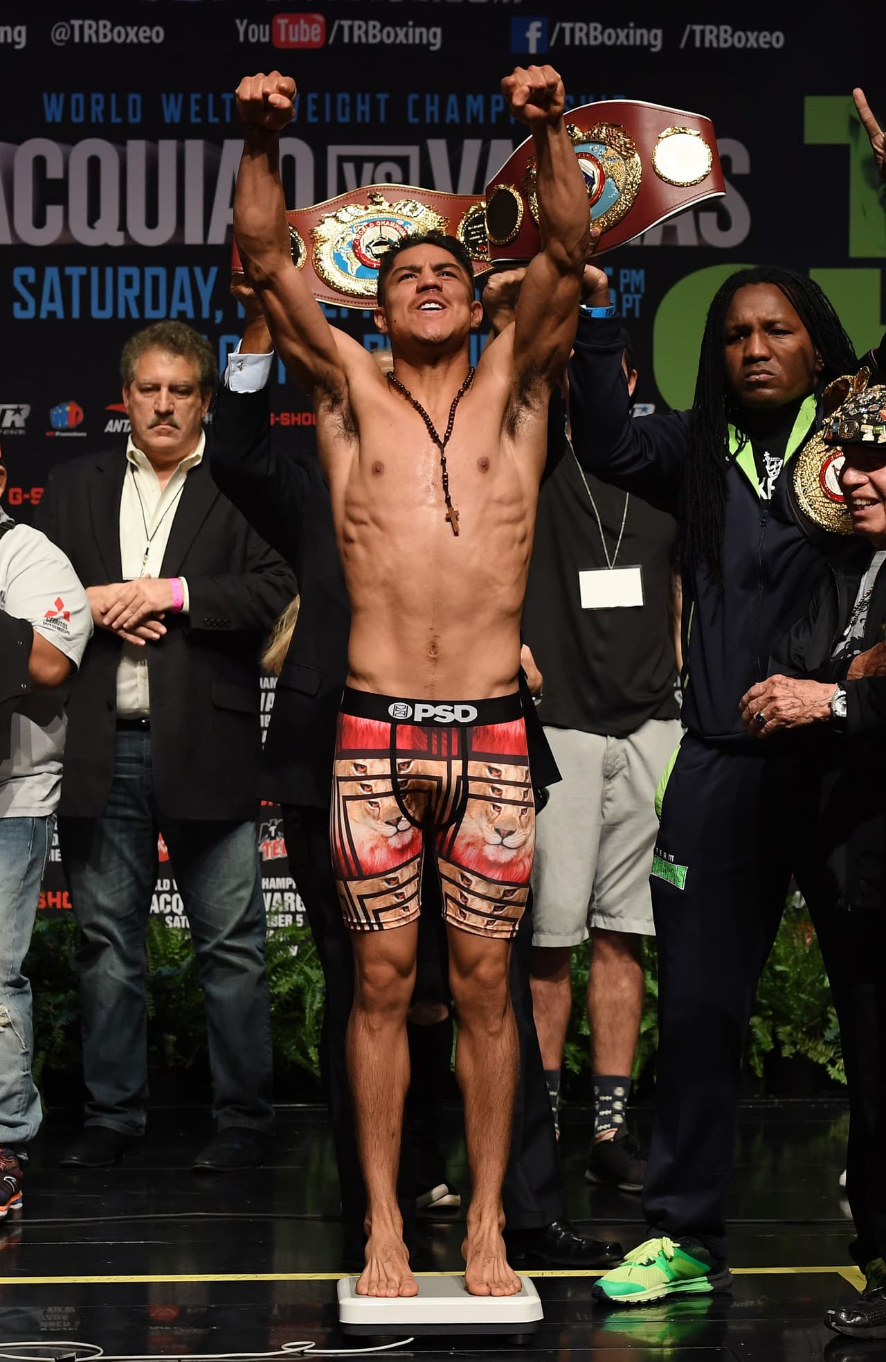 Vargas es el actual campeón de peso welter de la Organización Mundial de Boxeo (OMB) y tiene una marca de 27 victorias y apenas una derrota.