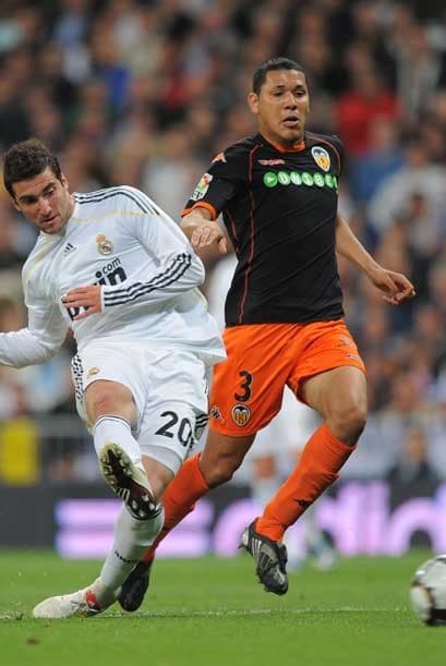 Gonzalo Higuaín abrió la cuenta y echó abajo el orden defensivo del conjunto 'ché.