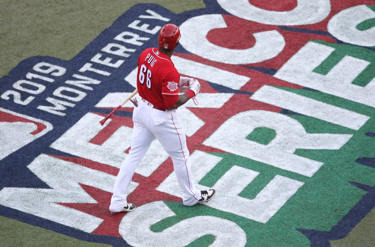 El cubano Yasiel Puig tras un turno al bate en Monterrey.