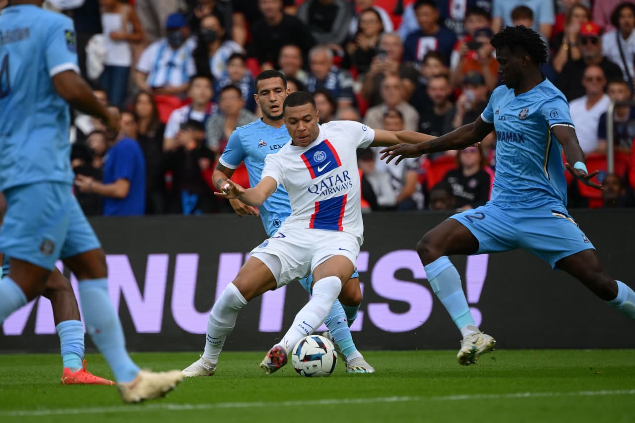PSG remontó para vencer 4-3 al Troyes con goles de Carlos Soler, Lionel Messi, Neymar y Kylian Mbappé en la Jornada 13 de la Ligue 1.