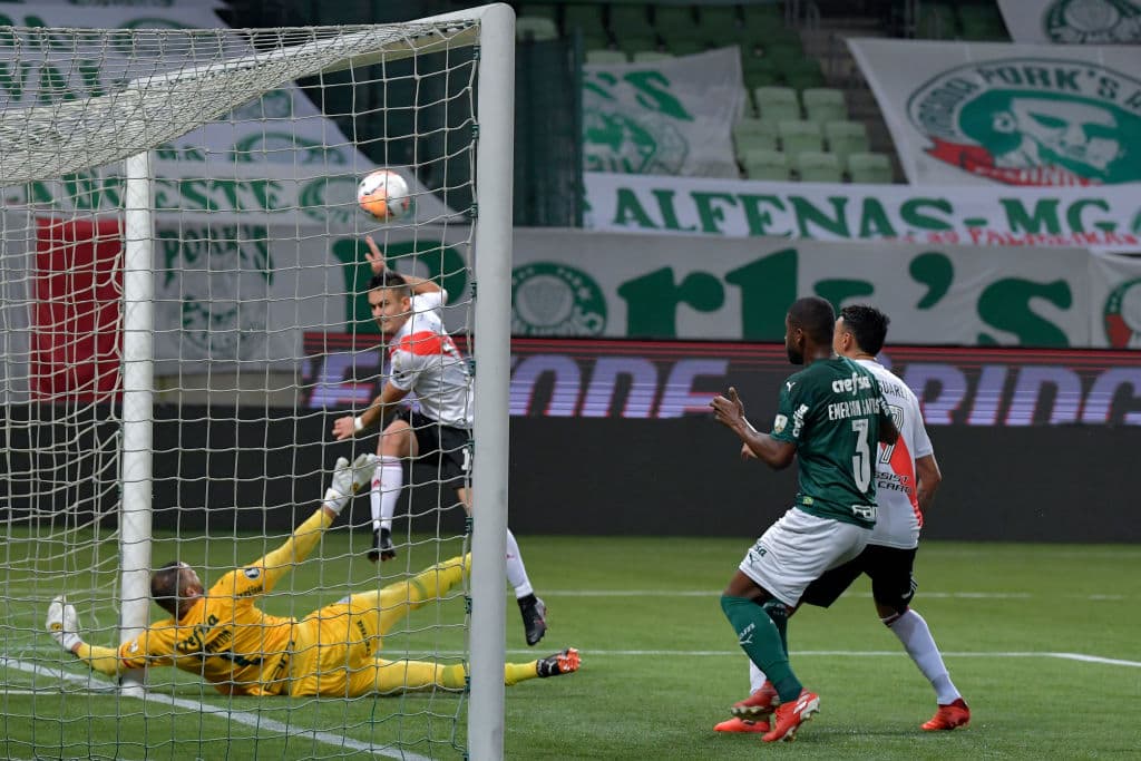 River logra vencer 0-2 al Palmeiras, pero con dos penales anulados por el VAR, los argentinos se quedaron a un gol de mandar la resolución a los penales.