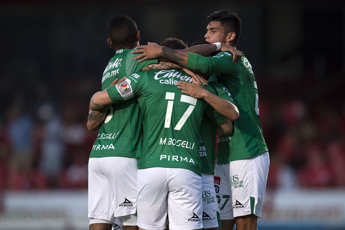 El León no tuvo mayores problemas para ganar por 4-0 en su visita al Veracruz en el Estadio Luis 'Pirata' Fuente. Apenas a los cuatro minutos el argentino Mauro Boselli (centro) anotó el primer gol.