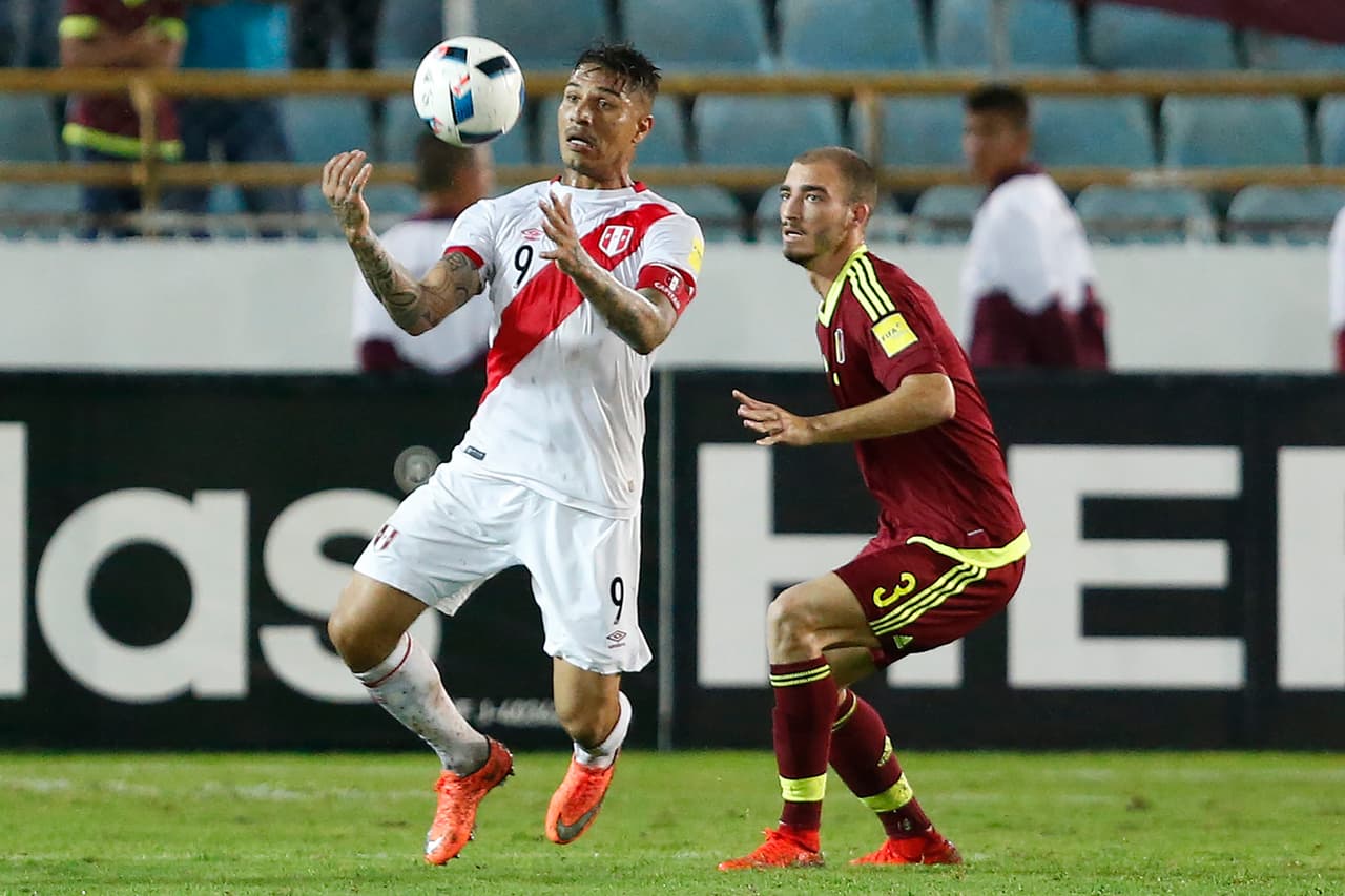 Alrededor suyo se gestan buena parte de los ataques de Perú, equipo que a pesar de ser 11 en la clasificación mundial depende mucho de este delantero.