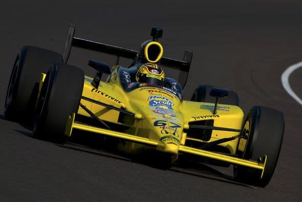 Entre las mujeres, Sarah Fisher, apenas pudo quedar al fondo de la parrilla de salida, sin muchas opciones de triunfo.