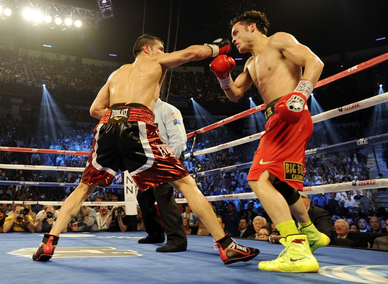 Sergio Martínez. Tuvo que llegar el argentino Sergio Martínez para arrebatarle el título WBC de peso mediano. El 15 de septiembre de 2012, en Las Vegas, Nevada, el mexicano perdió el combate tras 12 rounds.