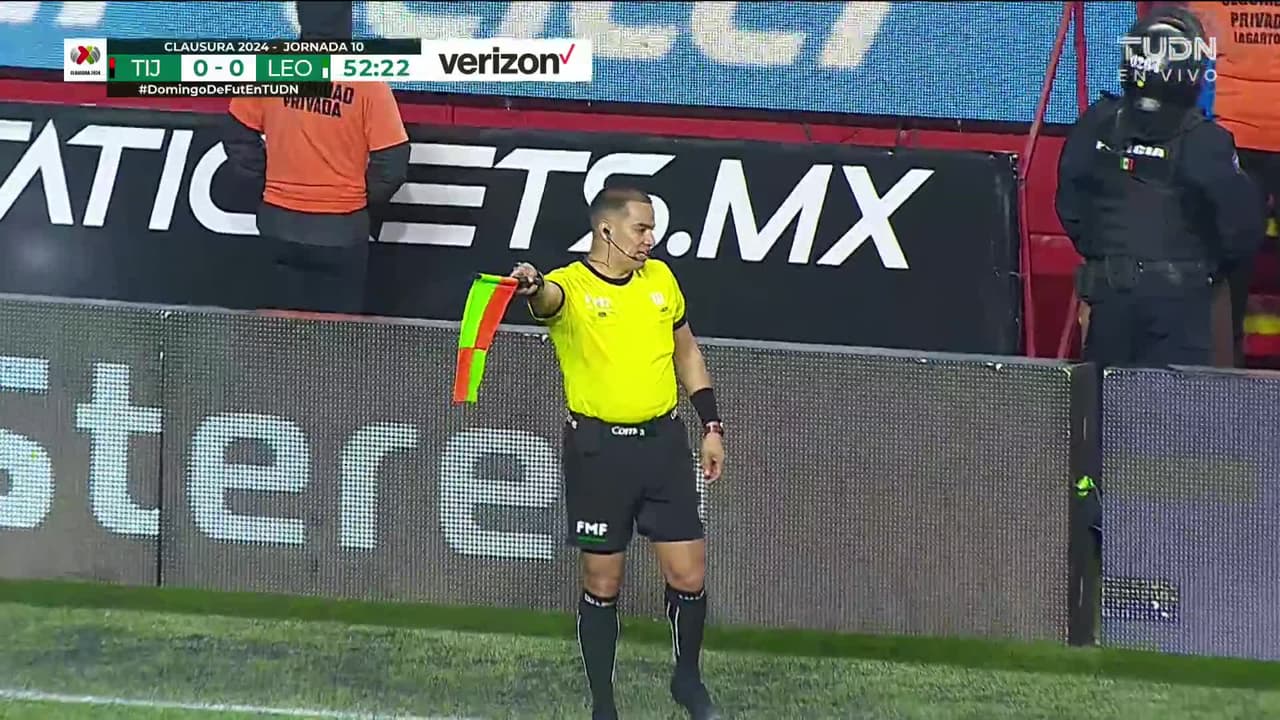 ¡TIRO ATAJADO! disparo por Elías Hernández.