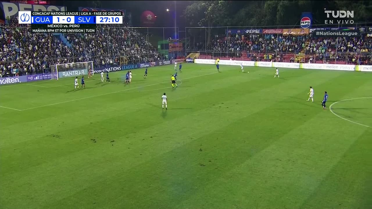¡GOL!  anota para Guatemala. Rubio Rubín