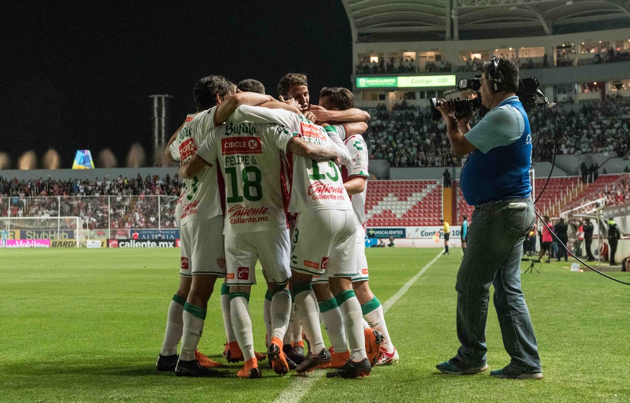 10 Necaxa: 14 puntos producto de 3 victorias, 5 empates y 3 derrotas con 14 goles a favor y nueve en contra.