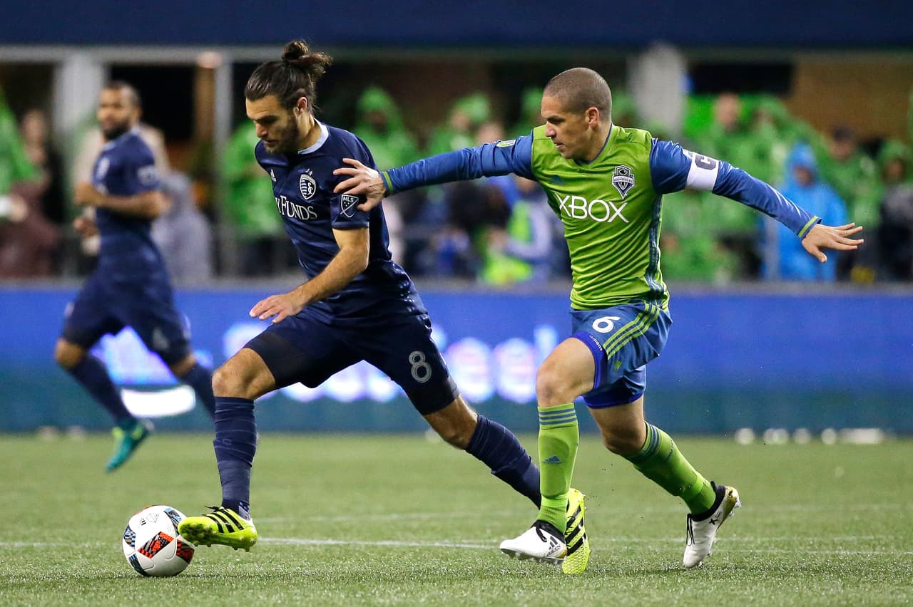 Graham Zusi fue uno de los que buscó dar la sorpresa por Sporting Kansas City en el último partido de los playoffs.