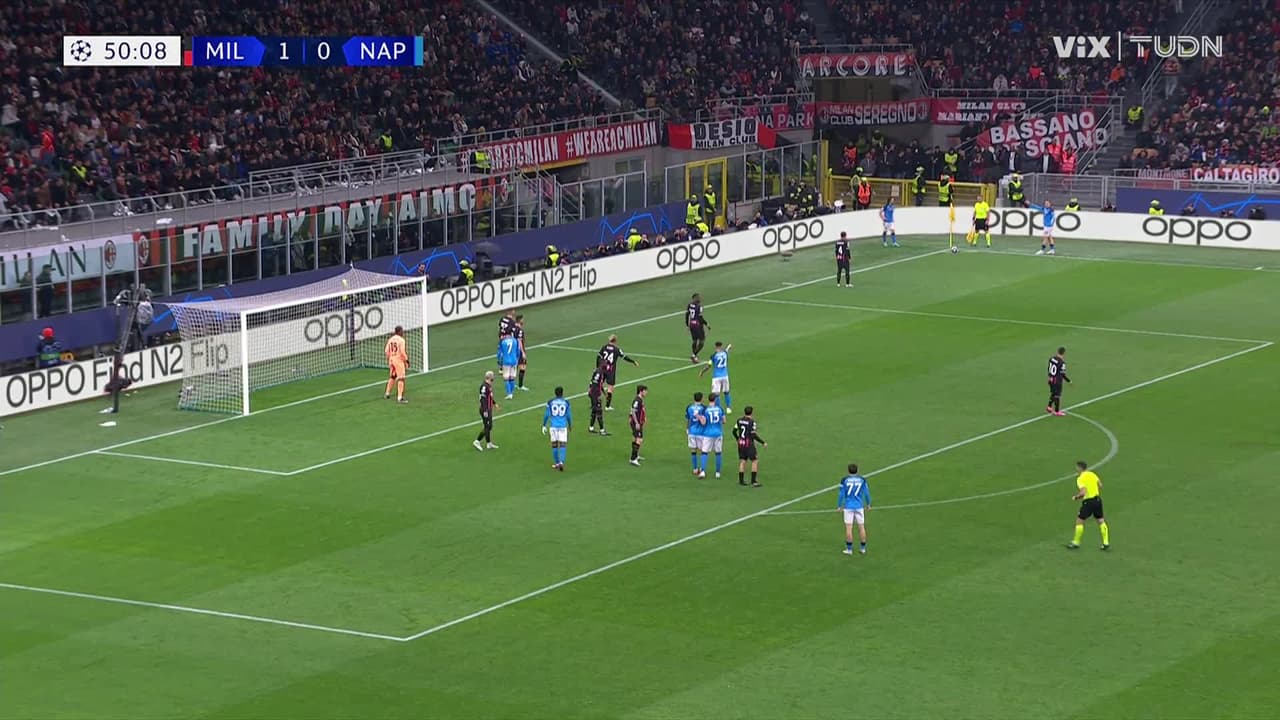 ¡TIRO ATAJADO! disparo por Giovanni Di Lorenzo.