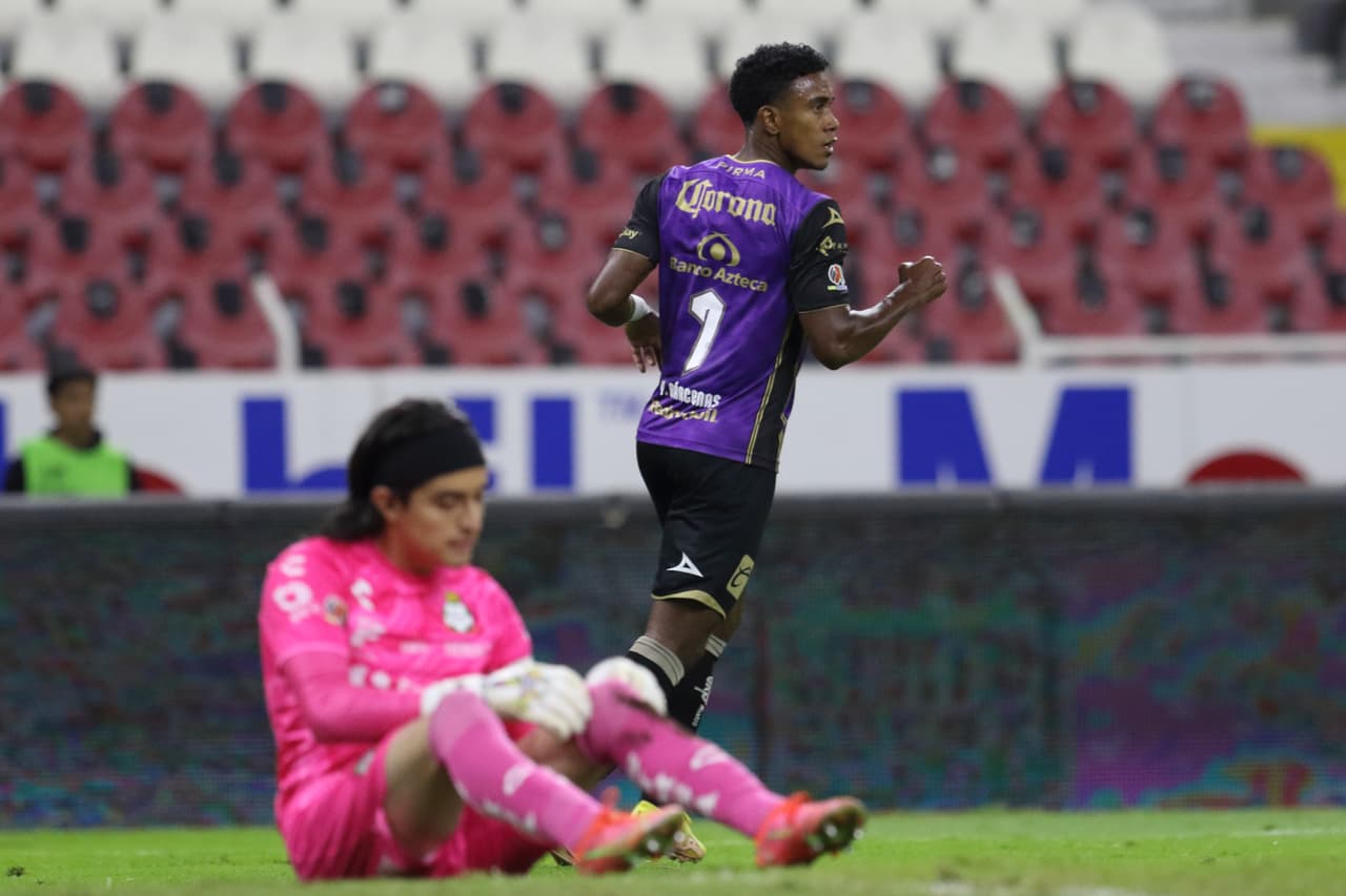 Santos Laguna derrotó a Mazatlán en su penúltimo partido dentro de la Copa por México 2022 con marcador de 3-2. Los goles de los Guerreros los hicieron Preciado, Brunetta y Medina; mientras que los cañoneros descontaron con tantos de Nahuelpán y Bárcenas.