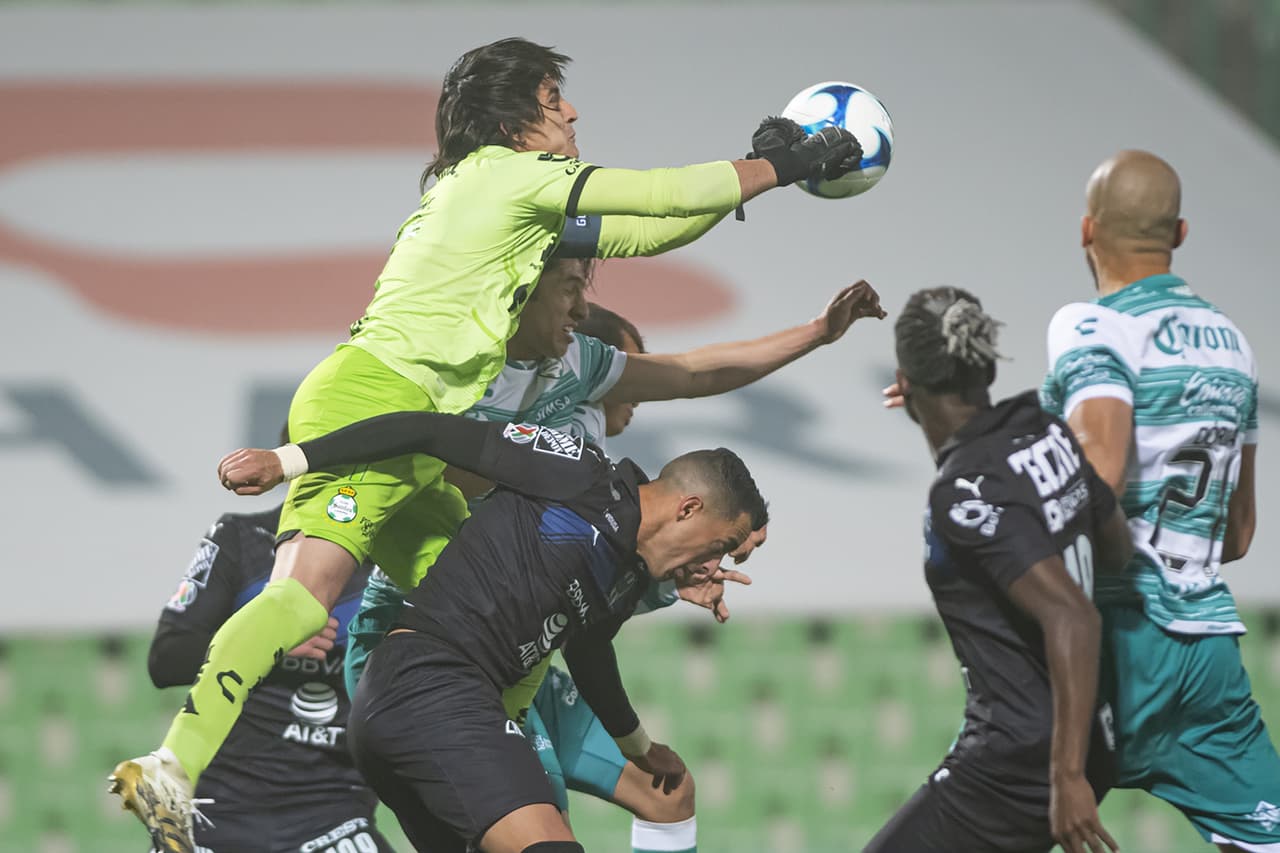 Con gol de Matheus Dória al 60', Santos vence 1-0 a Monterrey y se situan en la cuarta posición con 12 unidades. Los Rayados se quedan en la quinta plaza con 10 puntos, aunque al los regios les falta jugar un partido para igualar a los demás equipos.
