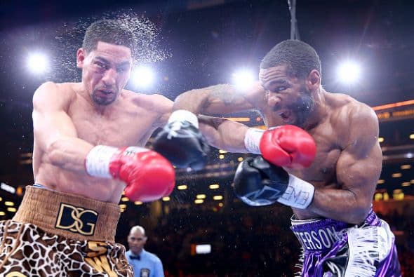 Danny García conservó lo invicto al conseguir u polémico triunfo ante Lamont Peterson en Brooklyn, Nueva York.