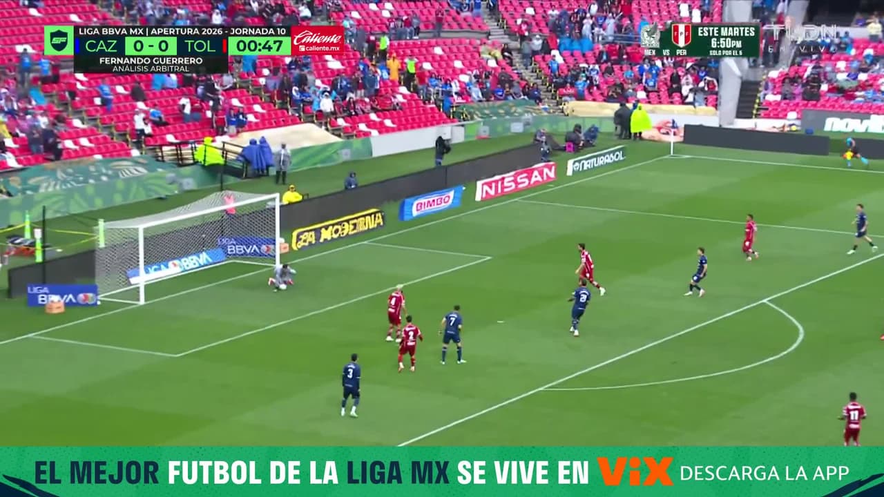 ¡El Toro Fernández tuvo la primera clara en apenas un minuto del partido!