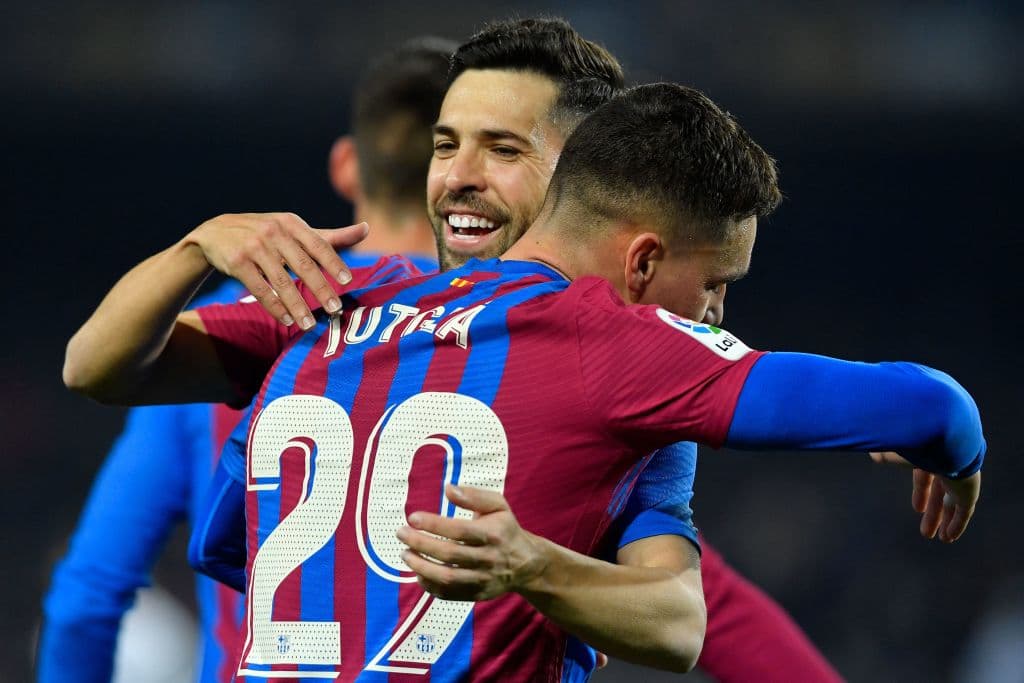 Los goles de Ferran Jutgla (16'), Gavi (19') y Nicolás González (85) le dan los tres puntos al Barcelona luego de vencer 3-2 al Elche en el Camp Nou.
