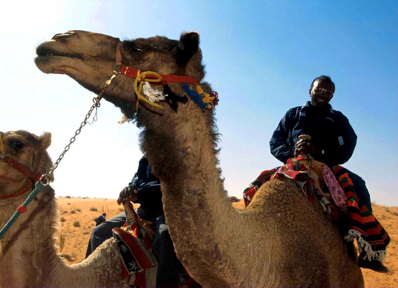 México jugó su primera Confederaciones en 1995 (Copa del Rey Fahd), por acuerdo del entonces presidente de la Concacaf, el trinitario Jack Warner.