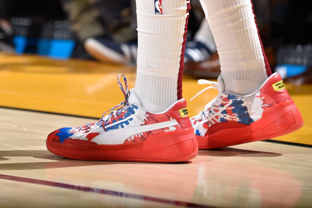 La NBA sigue imponiendo moda, y es que los mejores basquetbolistas del mundo nos sorprenden a menudo con nuevos modelos de tenis, dignos de sacarle brillo a la duela, ¿cuáles te gustan más? Te dejamos algunos modelitos.
