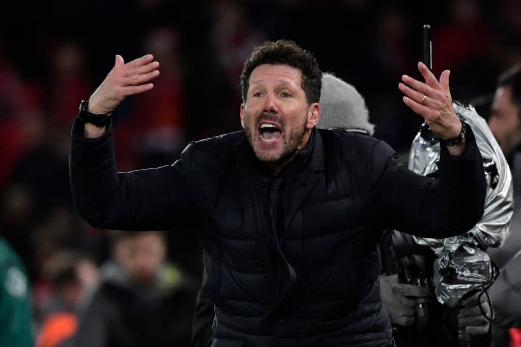 Intensidad, intensidad, intensidad. Diego Simeone alienta a sus jugadores tras recibir un gol en contra. Les pide calma y mucha cabeza.