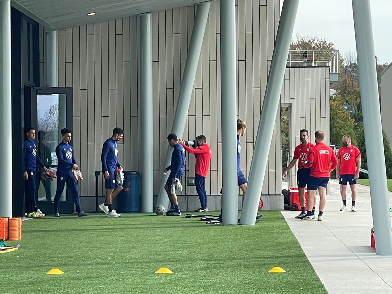 Estados Unidos entrena con equipo completo para enfrentar al Tri