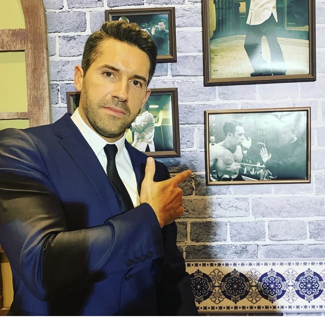 Eliminators (2018) - Un ex agente federal de Estados Unidos debe abandonar el programa de protección de testigos y salir de su escondite cuando su casa de Londres es invadida por error debido a una dirección equivocada.
<br>