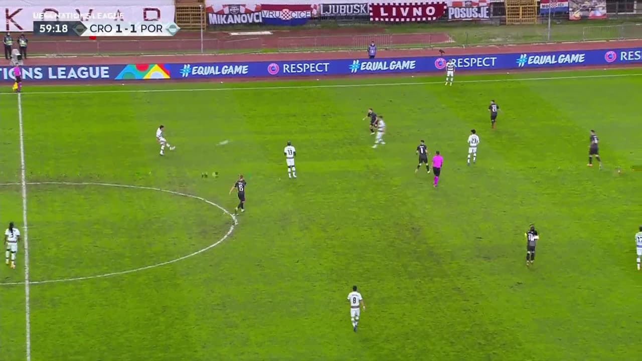 ¡Polémico gol! Joao Félix empujó el 1-2 con asistencia de una mano