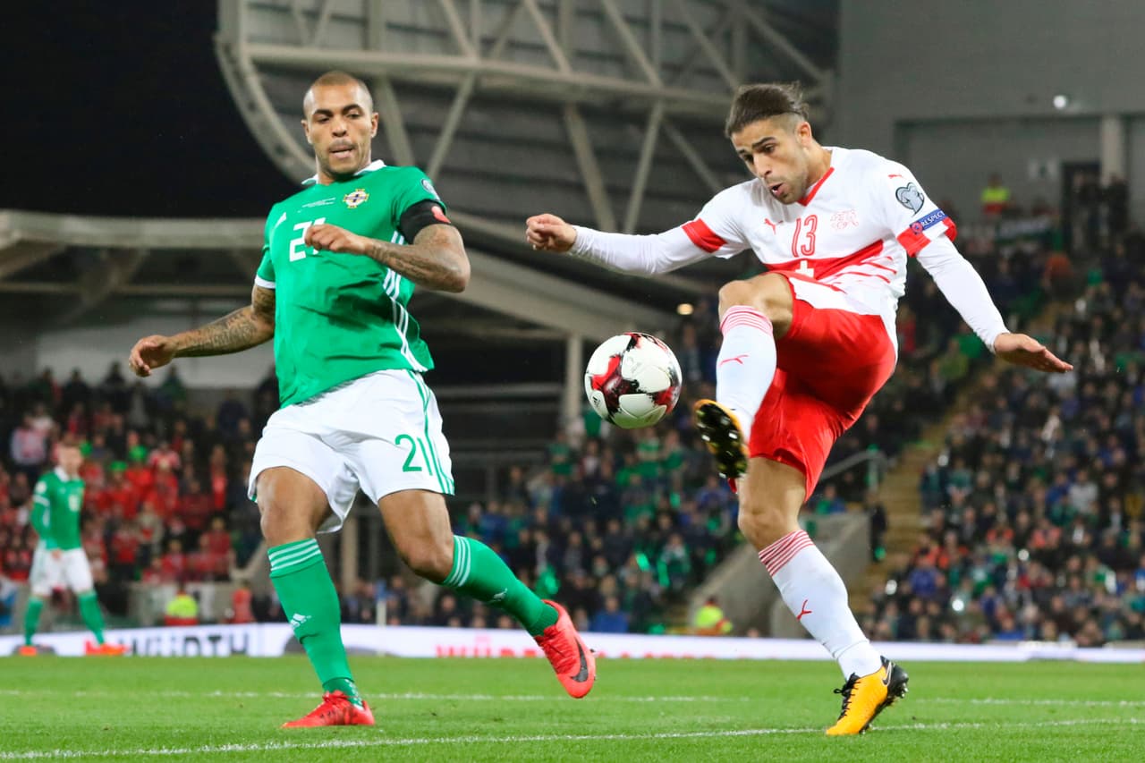 Una de las fórmulas de los helvéticos fueron los centros desde los costados, con la claridad en pases largos.