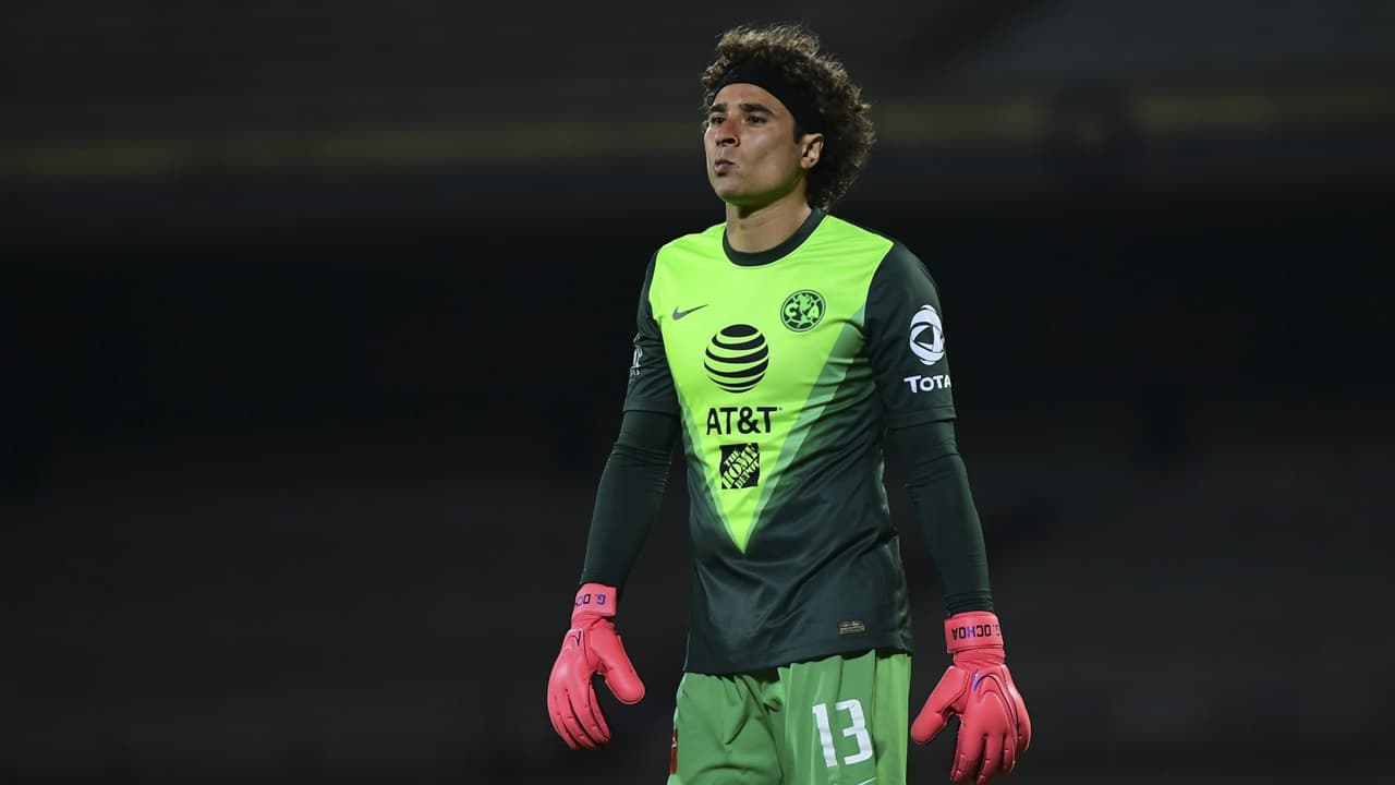 Guillermo Ochoa es el segundo portero de América con más goles contra Chivas