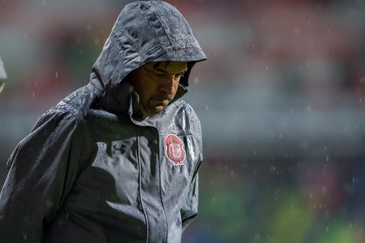 Sus números totales de Cardozo dirigiendo en la Liga y Copa MX son de 206 partidos dirigidos, con 73 triunfos, 55 empates y 78 descalabros.
<br>