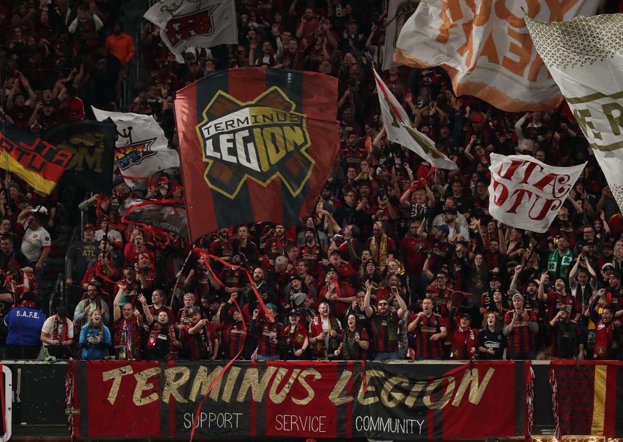 La afición de 'las Cinco Bandas' se hace sentir en su estadio.