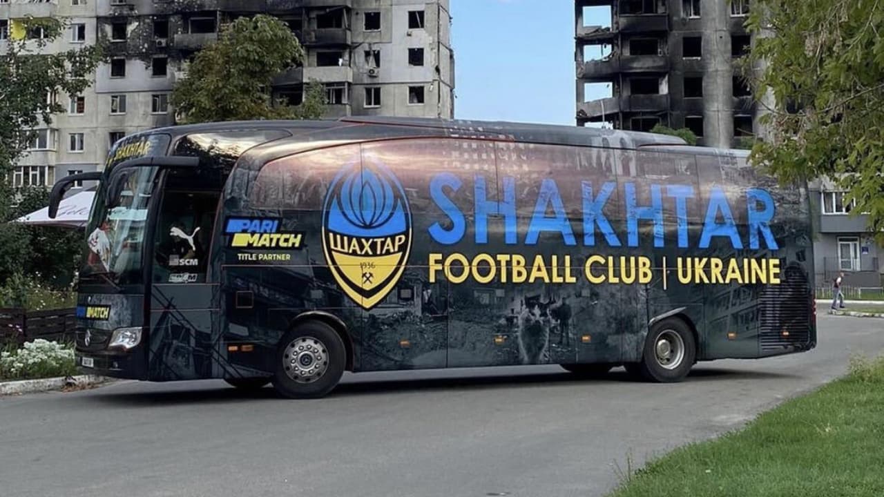 Shakhtar Donetsk muestra los horrores de la guerra entre Rusia y Ucrania en su autobús