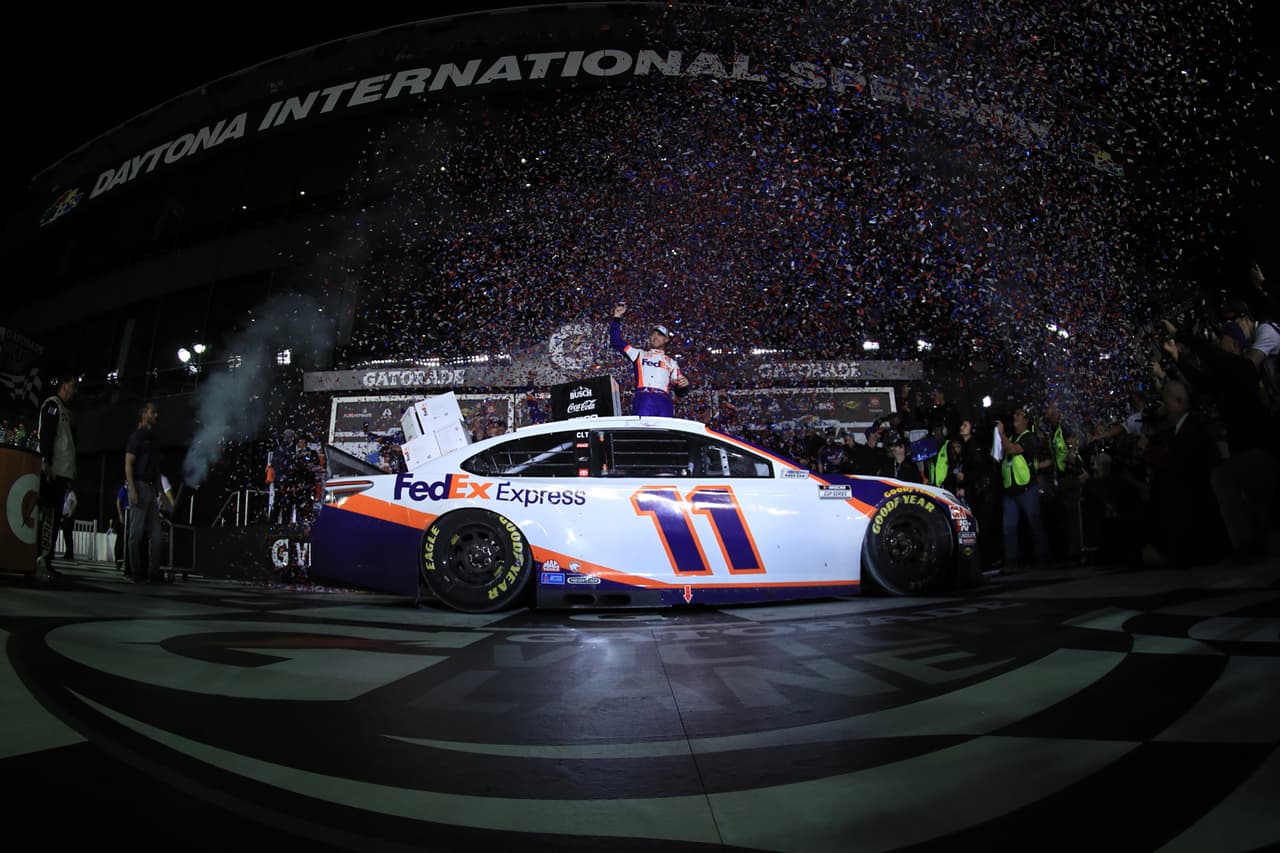 Hamlin gana accidentada carrera Daytona 500