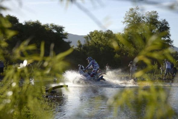 Sainz, que también tuvo problemas ayer, es sexto a casi dos horas del líder.