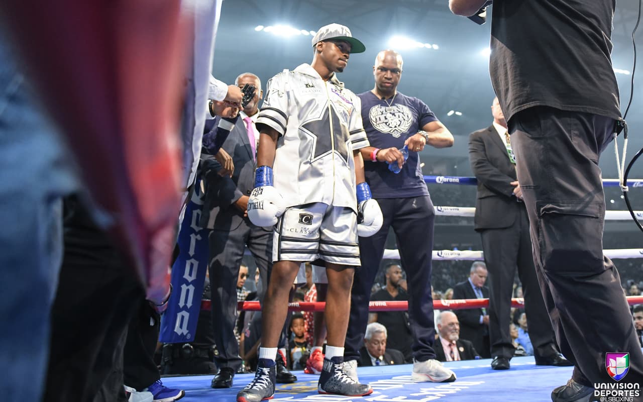 Errol Spence Jr. (24-0, 21 KOs) no tuvo ningún problema ante el mexicano Carlos Ocampo, quien fue noqueado en el primer asalto. De esta forma, Spence Jr. defendió su cetro mundial wélter de la FIB.