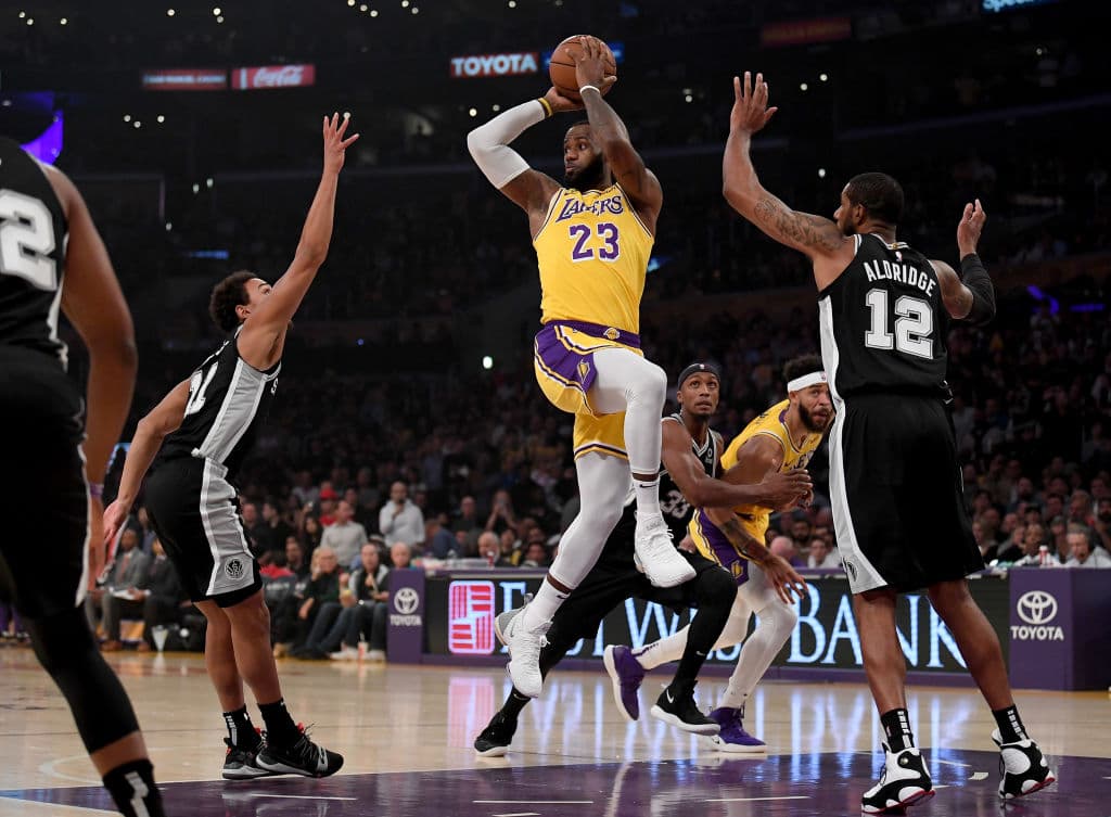 Un total de nueve juegos incluyó la jornada del 22 de octubre en la NBA. Dos de los partidos se decidieron en un periodo adicional y los Toronto Raptors presumen perfección porahora. Repasemos.