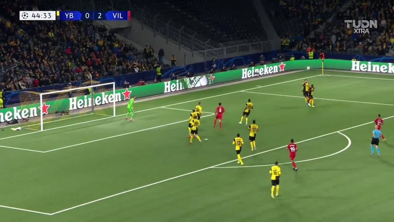 ¡TIRO ATAJADO! disparo por Gerard Moreno.