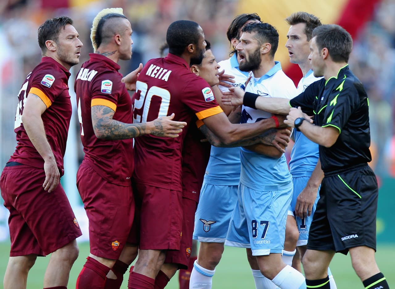 El 'Derby della Capitale' es el enfrentamiento entre los dos equipos de Roma por el título de ser el mejor equipo de la capital para representarla con gallardía en toda Italia.