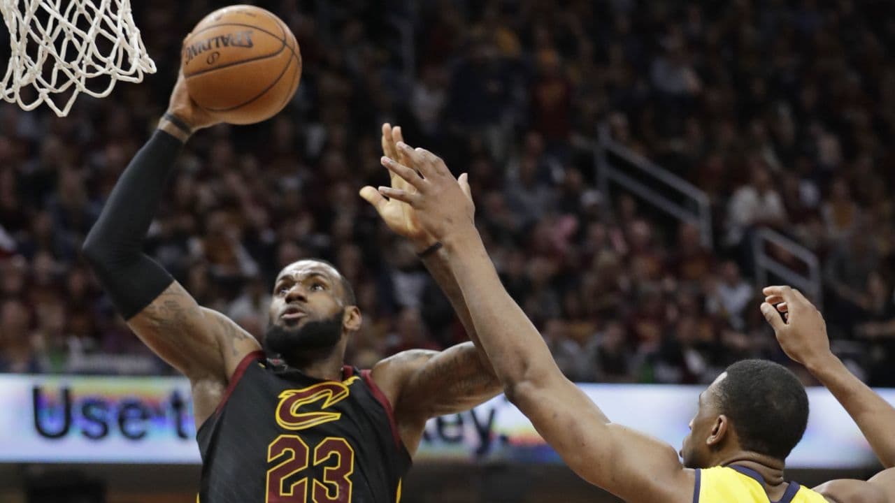 Noche espectacular de LeBron James y Cleveland se va al frente 3-2 sobre Indiana