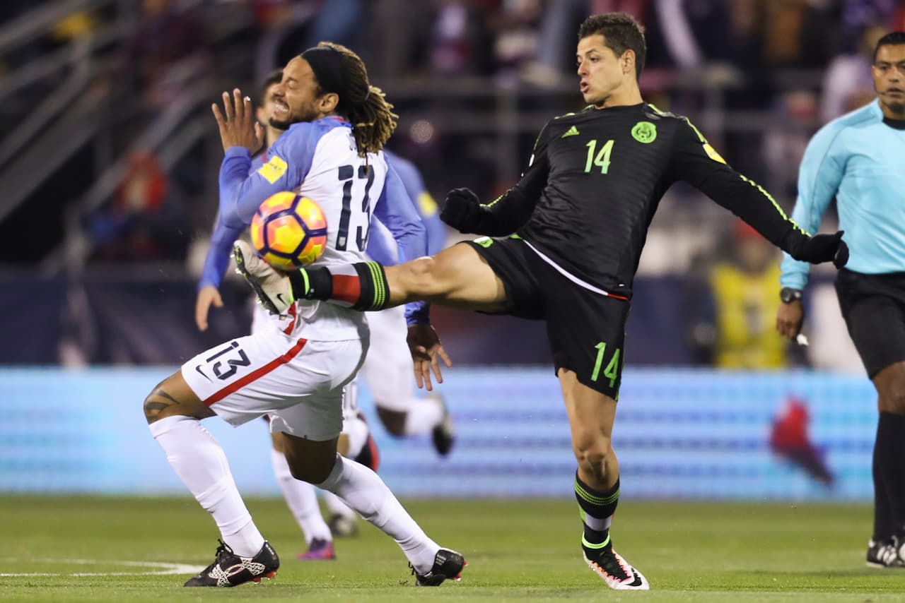 Javier Hernández es uno de esos jugadores que, a pesar de no tener una oportunidad clara de gol, inspira con su actitud en la cancha. Luchó durante los 90 minutos y siempre incomodó a la defensa local. 'Chicharito' por poco anota, pero no alcanzó a rematar al minuto nueve tras un tiro en el poste. Calificación: 7