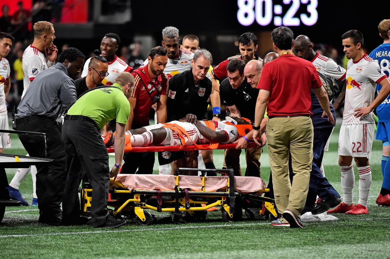 Lesión de Kemar Lawrence eclipsa triunfo de Red Bulls en Atlanta