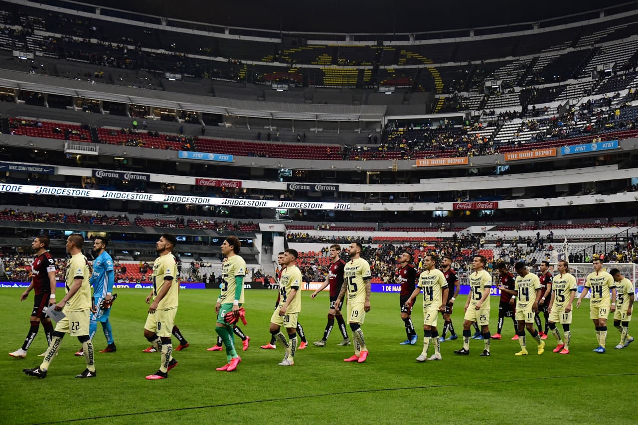 Previo al juego, durante el calentamiento y en la foto oficial, jugadores de América recuerdan con cariño y envían muestra de apoyo para sus futbolistas lesionados.