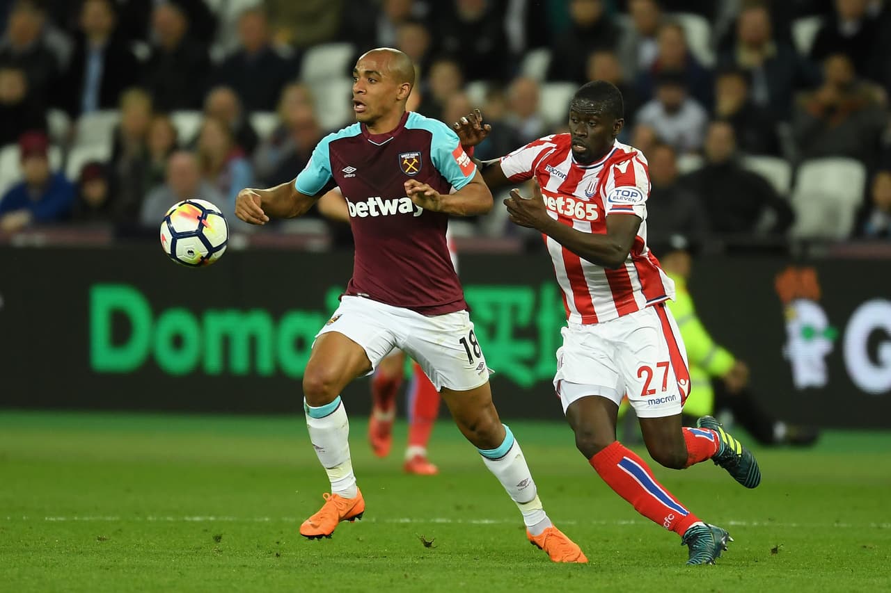 West Ham haría efectiva la opción de compra por el portugués Joao Mario, jugador de buen rendimiento en una posición que venía ocupando Javier 'Chicharito' Hernández.